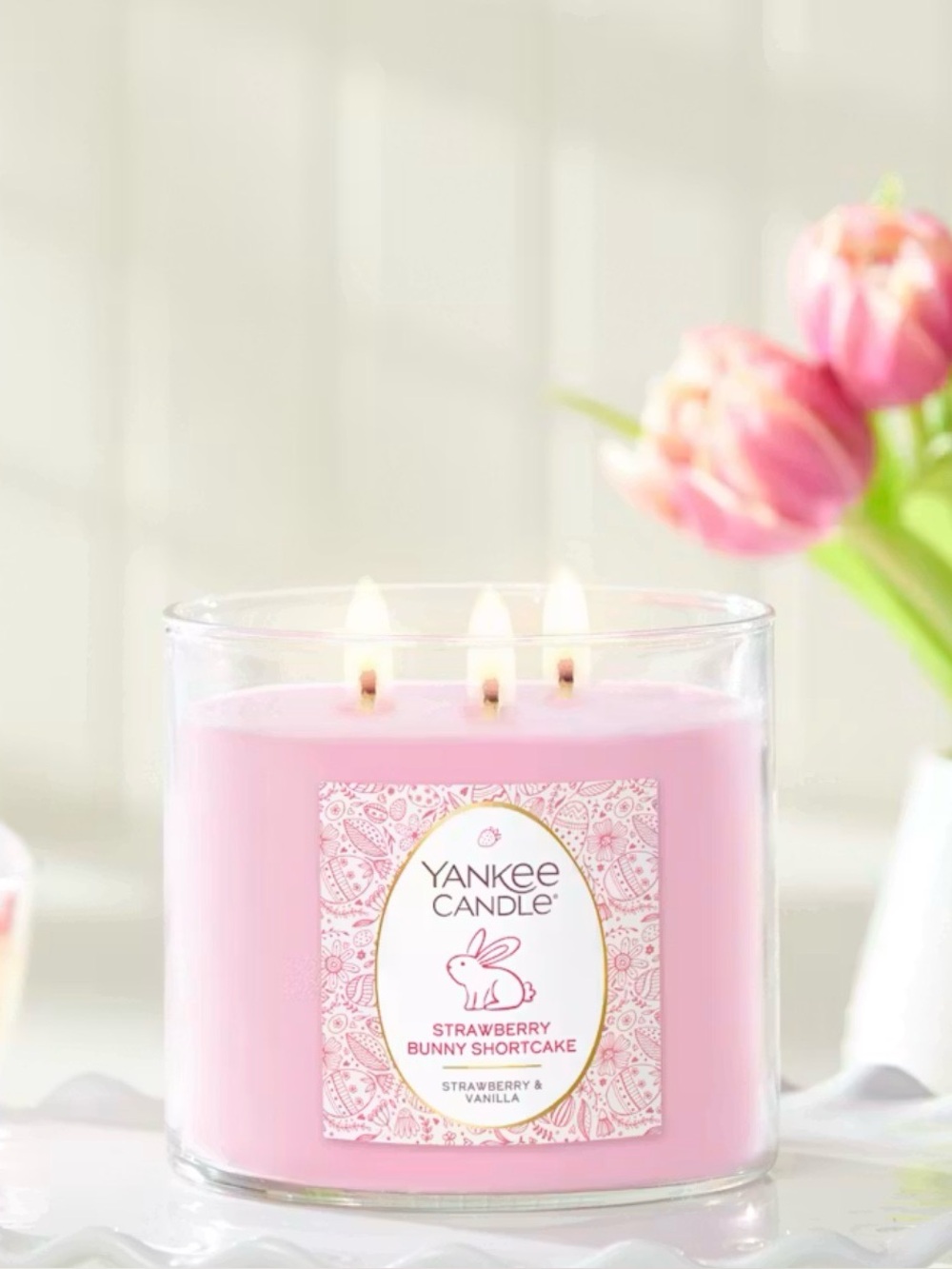 Yankee Candle Strawberry Bunny Shortcake - 3 Wick - Picture 5 of 5